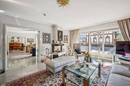 Exklusive Wohnung in Steglitz mit 5 Balkonen - Berlin