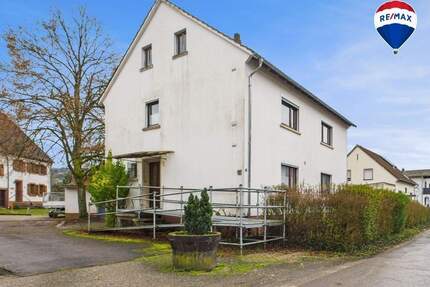 Raum für Ideen: Einfamilienhaus mit Potenzial in Blieskastel-Breitfurt