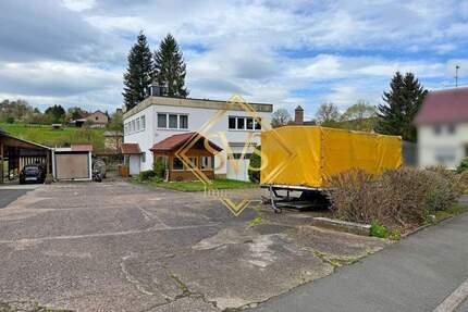 Wohn- und Geschäftshaus mit großer Garage auf befestigtem Grundstück. - Ludwigsau / Ersrode