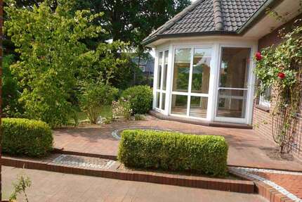 Haus zum Kaufen in Wiefelstede 390.000,00 € 229 m²