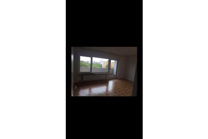 Helle 3-Zimmer Wohnung im 7. OG mit Balkon in Neu-Isenburg