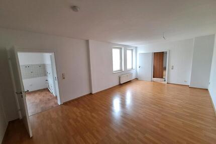 45 Raum Wohnung - 1.125,00&nbsp;EUR Kaltmiete, ca.&nbsp; 125,00&nbsp;m&sup2; in Markranstädt (PLZ: 04420)