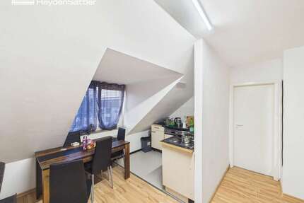 Attraktive DG-Wohnung mit solider Vermietung - 2-Zimmer-Wohnung in Augsburg Lechhausen