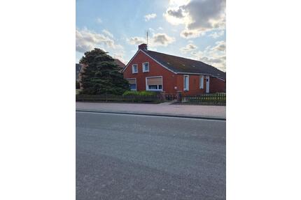 Renovierungsbedürftiges Efh mit ca. 1,4ha großem Grundstück - Weener