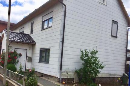 Einfamilienhaus mit Garten in zentraler Lage zu vermieten. - Breidenbach