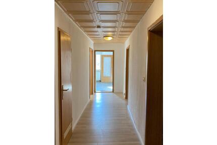 Wohnung 4 Zi. Wohnküche, Garage in Calbe zu vermieten - Calbe (Saale)