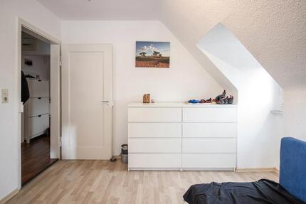 Gepflegte 3-Zi.-Wohnung mit EBK in Zuffenhausen - Stuttgart