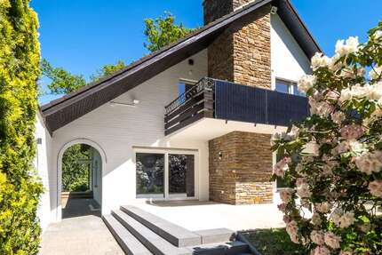 Haus zum Mieten in Mülheim an der Ruhr 3.615,00 € 260 m²