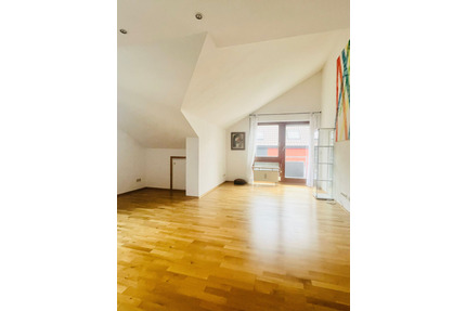 Lichtdurchflutete 2,5-Zimmer-DG-Maisonette-Wohnung mit Tageslicht - Weissach