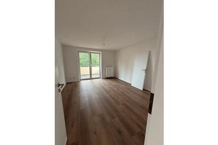 für Senioren im Erdgeschoss oder junge Familien im 2.OG - 3-Zimmer mit Balkon im Grünen - Seegebiet Mansfelder Land