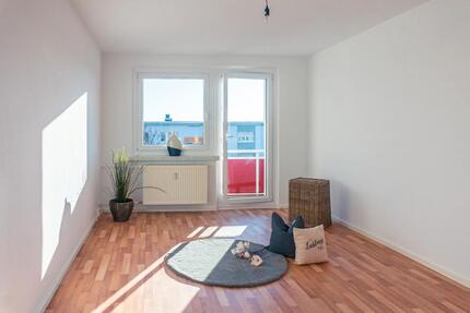 3-Raum-Wohnung mit Balkon unweit vom Rosengarten entfernt - Chemnitz Helbersdorf