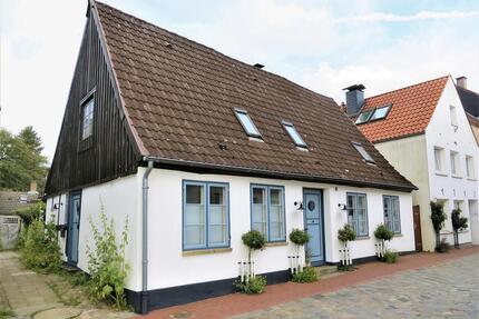 Gemütliche 2,5-Zi.-Maisonette-Whg. im historischen Holm! Ca. 72 qm Wfl. mit Gartenabteil & Schuppen! - Schleswig