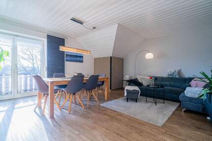 Traumhafte 4-Zimmer-Dachgeschosswohnung mit Gartenanteil, Doppelgarage und Bergblick in Altenstadt