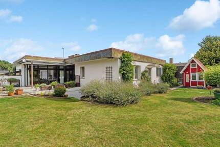 Ein Zuhause mit Perspektive - freistehender Bungalow mit Traumgrundstück in Dormagen-Hackenbroich