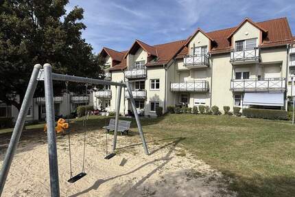 Charmante 2-Zimmer-DG-Wohnung mit Balkon & PKW-Stellplatz in gesuchter Lage von Lohfelden