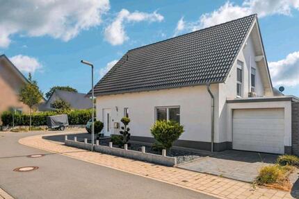 Modernes Einfamilienhaus in Top-Lage mit sonniger Südterrasse - Halle