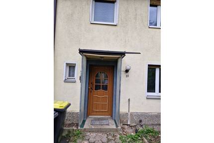 Sanierungsbedürftiges Reihenmittelhaus mit großem Potenzial in beliebter Lage zu verkaufen! - Forchheim