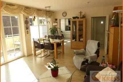 Moderne, zentrale, komfortable 3-Zimmer ETW 1.OG, Balkon, neuwertiger EBK und 3 PKW-Stellplätzen - Schlüchtern