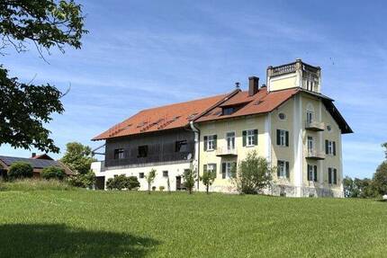 Obersöchering: Loftartiges Wohnen im Bauernhaus-Ensemble mit Freisitz in herrlicher Alleinlage