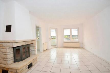 Großzügige 2-Zimmer-Wohnung mit Balkon, offenen Kamin, Stellplatz - Idstein