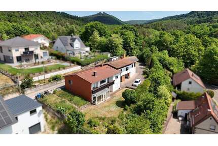 +++Zwei Einfamilienhäuser mit Südausrichtung, Wintergärten, Südbalkon, 3 Garagen, auf einem ruhigen Grundstück mit Panoramablick in den Pfälzer Wald++ - Merzalben