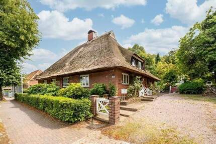 Reetdachkate mit romantischem Garten - fußläufig zur Waldorfschule und zum Mühlenteich - Lensahn