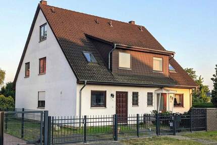 Renovierte Doppelhaushälfte mit Garten in Berlin-Mahlsdorf