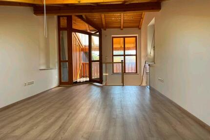 2-Zimmer-Maisonette mit eigenen Eingang, Balkon und Terrasse - Vilsheim
