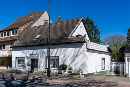 PURNHAGEN-IMMOBILIEN - Zweifamilienhaus mit Garage in zentraler Wohnlage von Bremen-Blumenthal! - Bremen / Blumenthal Lüssum-Bockhorn