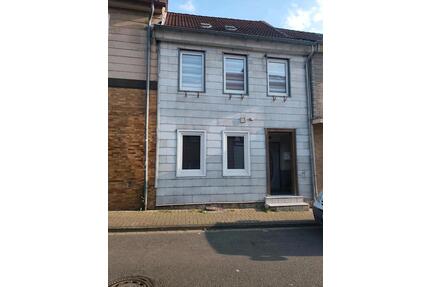 Reihnhaus Zu Vekaufen - 130.000,00&nbsp;EUR Kaufpreis, ca.&nbsp; 120,00&nbsp;m&sup2; in Schöppenstedt (PLZ: 38170)