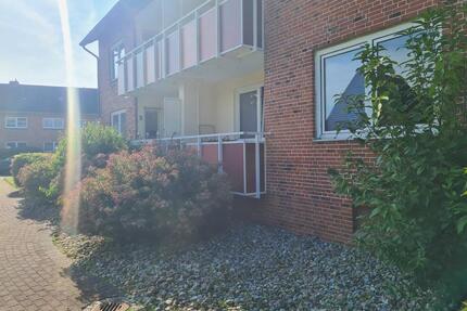 Husum ab 0526: Sanierte 3 Zi. Wohnung 65 qm Südbalkon zentral