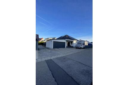 Bungalow mit PV-Anlage, Doppelgarage & Garten in Mössingen