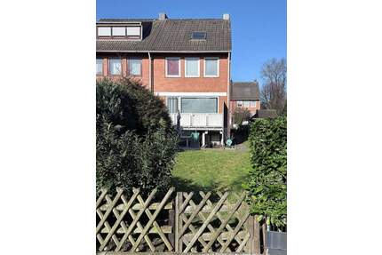 Zum Verkauf steht ein vermietetes Reihen Endhaus in Bremen Osterholz.