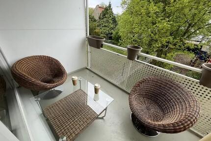 Stilvolle, voll möblierte 2-Zimmer-Wohnung mit Balkon in Berlin-Wilhelmsruh