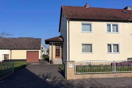 :: Mehrfamilienhaus in schöner Wohnlage mit Garage und großem Garten:: - Lampertheim