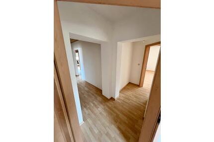 Stilvolle 4-Zimmer-Wohnung mit Balkon - Schwandorf