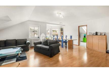 Sonnenbalkon, Raumgefühl, Ruhe - diese DG-Wohnung hat das gewisse Extra - Königsbach-Stein