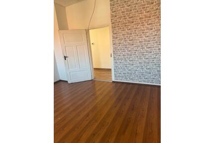 Dachgeschoss Wohnung 3 Zimmer - 900,00&nbsp;EUR Kaltmiete, ca.&nbsp; 75,00&nbsp;m&sup2; in Frankenthal (Pfalz) (PLZ: 67227)