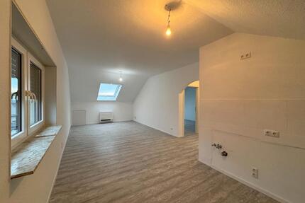 Erstbezug 4-Zi DG Wohnung Gernsheim | Klima | Garten