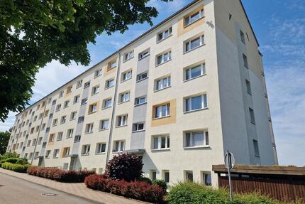 Saniert, ruhig gelegen und mit tollem Ausblick: Ihr neues Zuhause in der Hufelandstraße wartet! - Glauchau