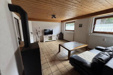 helle, nuhige Wohnung mit großer Wohnküche, innenliegendem Gewölbekeller, möbliert, provisionsfrei - Dettingen