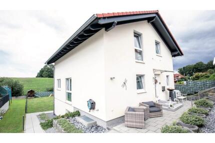 Großzügiges freistehendes EFH ca. 194qm Wfl., 8 Zimmer - Velden