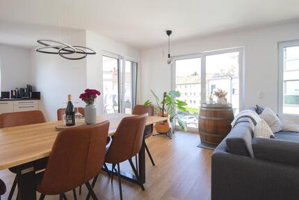 Lichtdurchfluteter Neubau mit Südbalkon und Traumblick! - Bad Dürkheim