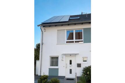 Moderne Doppelhaushälfte mit PV-Anlage, Garage und 2 Stellplätzen - Dortmund Eving