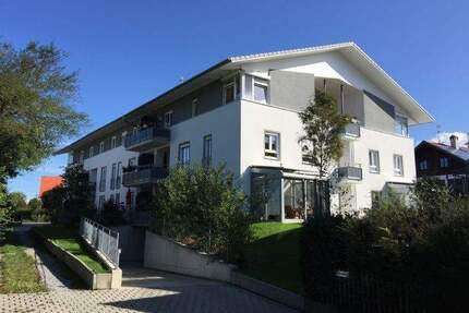 Sonnig, helle 2- Zi. Seniorenwhg. barrierefrei, Aufzug, Terrasse; Küche - Pürgen