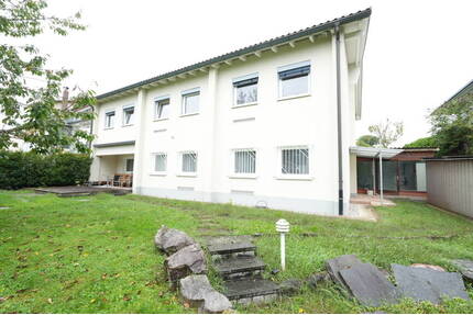 Geschäftsgebäude mit Garten und Terrasse - Murg