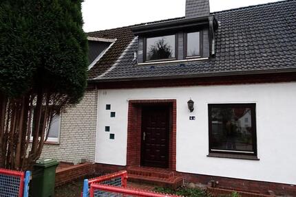 Doppelhaushälfte mit Keller und Garage, Modernisierungsbedarf - Hamburg Harburg