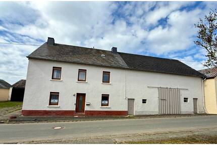 Renovierungsbedürftiges Wohnhaus mit Nebengebäuden & 4 Garagen – ideal für Handwerker - Dahnen