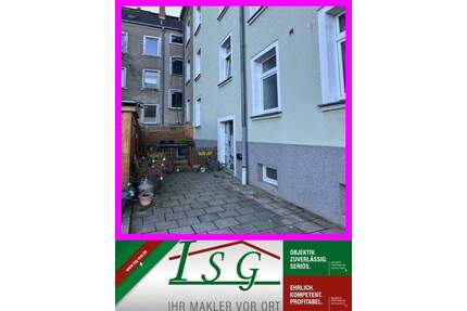 Mehrfamilienhaus mit 4 Wohneinheiten in Hainichen - Zufahrt und Garten