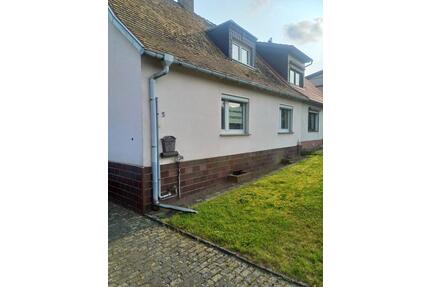 Einfamilienhaus (DHH) - 69.000,00&nbsp;EUR Kaufpreis, ca.&nbsp; 150,00&nbsp;m&sup2; in Eisleben (Lutherstadt) (PLZ: 06295)